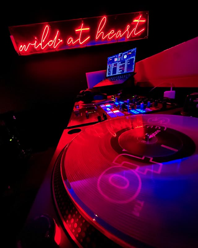 Chinaski Club